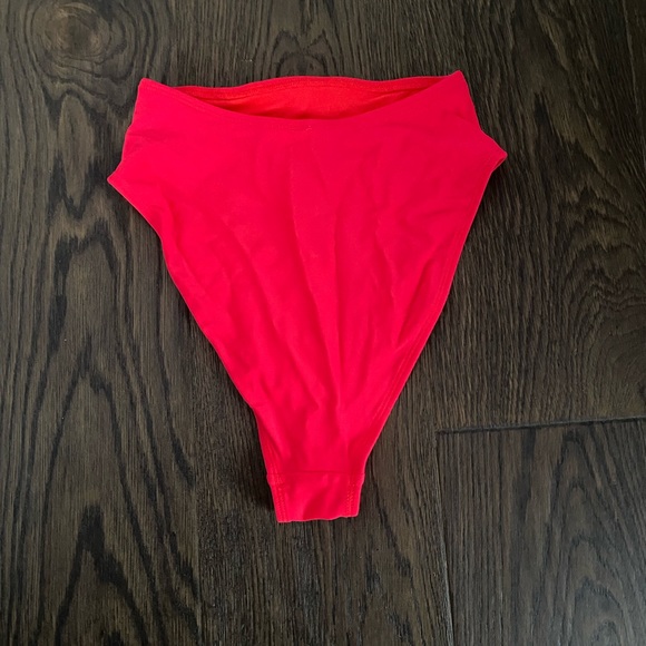 High leg high waiste bikini bottoms in neon red - Picture 5 of 5